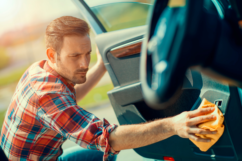 Vai lavar o carro? Veja quais produtos automotivos usar e o que evitar
